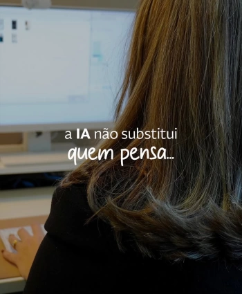 Tem muita gente por aí tratando a IA como o novo “marketing digital”, uma onda que você precisa surfar se fizer sentido pra sua empresa! ⠀ Mas antes, avalie! A IA é, acima de tudo, um facilitador. Ela otimiza processos, acelera entregas, ajuda na organização. Mas não cria do zero. ⠀ Ela precisa de direção, contexto, estratégia e repertório humano. ⠀ Se o seu trabalho hoje não tem espaço pra IA, tudo bem. Não significa que você está “por fora”, só que talvez seu processo seja diferente. ⠀ Aqui na agência, nós usamos a IA. Mas ela entrou como aliada, não como substituta. ⠀ A criatividade, a sensibilidade e o olhar crítico de quem está por trás das ferramentas. ⠀ #inteligenciaartificial #marketingdigital #futurodotrabalho #produtividade #IAcomoaliada